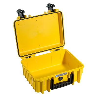 OUTDOOR kuffert i gul med polstret skillevæg 330x235x150 mm Volume: 11,7 L Model: 3000/Y/RPD